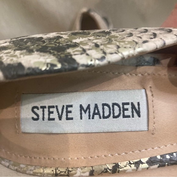STEVE MADDEN Sz 7 Vala In  Snake Gold Pointy Toe Slip On Stilettos Heels Pumps - Picture 4 of 10